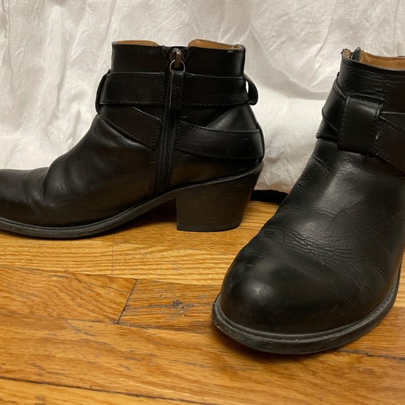 Fluevog Adriana Alana black two-buckle leather ankle boots - Picture 4 of 6